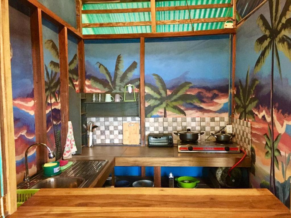 Oasis Beachfront Hostel Limón Exterior foto